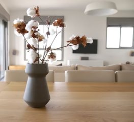 Yahalomis- Base Vase